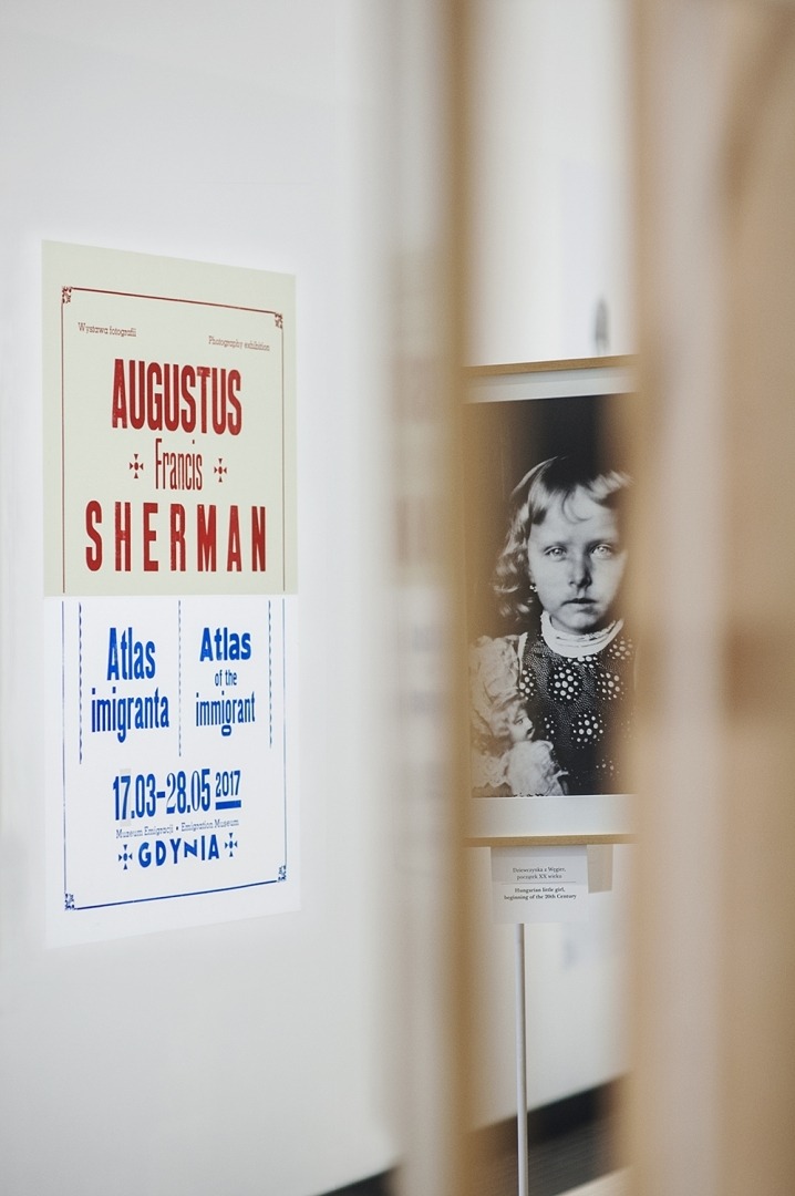 Read more about the article Curatorial tour at the finissage of „The Atlas of the Immigrant” exhibition