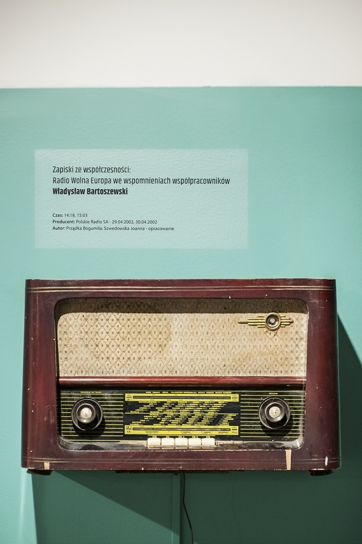 Read more about the article Przedłużamy wystawę „Jan Nowak-Jeziorański. Na falach wolności.”