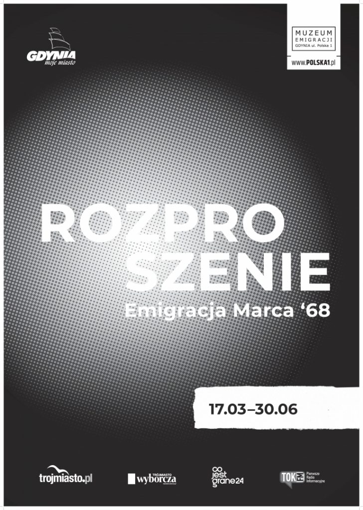 Plakat. Czarne tło. Na środku grafiki jasny okrąg padającego światła. W okręgu napis ROZPROSZENIE Emigracja Marca '68. Pod spodem biały pasek z datą trwania wystawy. W prawym górnym rogu plakatu biały logotyp Muzeum Emigracji w Gdyni. W lewym górnym rogu plakatu logotyp miasta Gdyni. Na dole plakatu cztery logotypy patronatów medialnych.