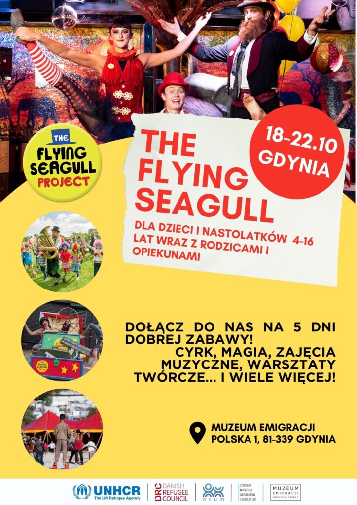 Plakat. De Flajing Sigal. 18-22.10 Gdynia. Na plakacie osoby w czerwono-czarnych ubraniach, melonikach, kolorowych perukach. Wyglądają jak z cyrku.